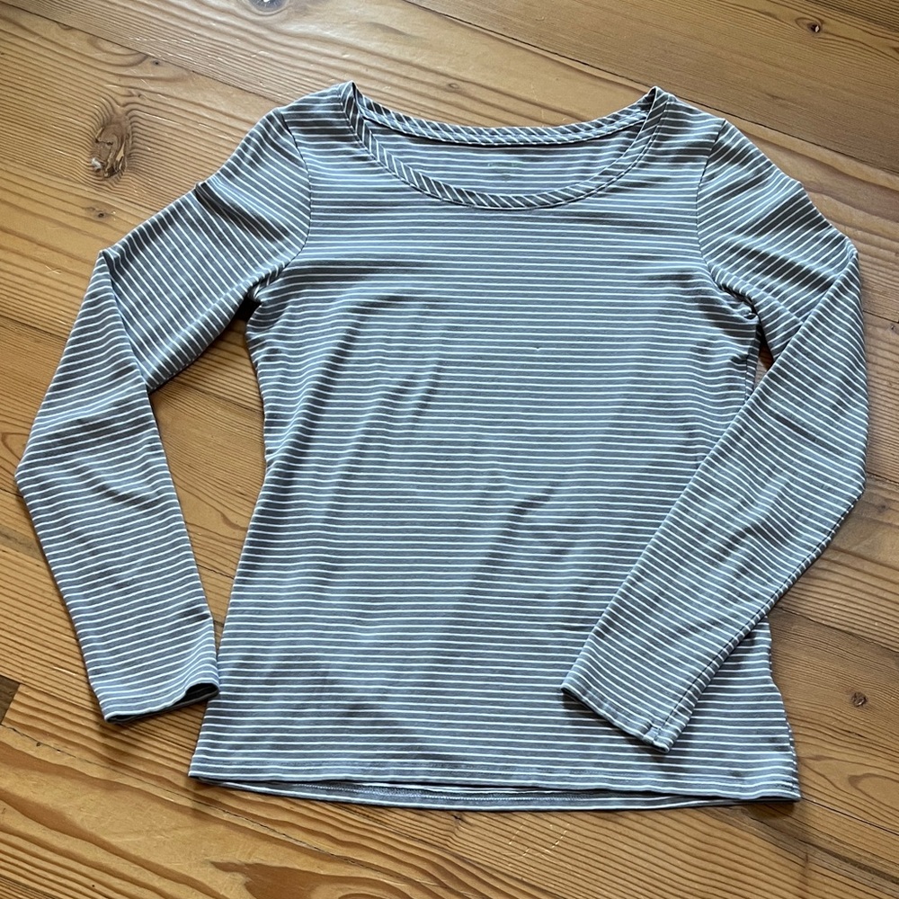 Garnet Hill Gray and White Striped Long Sleeve Tee
